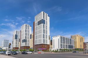 een groep hoge gebouwen in een stad bij Апартаменты в ЖК Only Sun - 3 in Astana