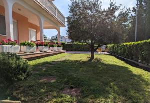 Taman di luar Villa Rosa