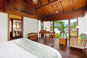 Postel nebo postele na pokoji v ubytování JA Enchanted Island Resort Seychelles