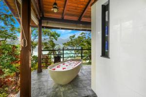 Balkón nebo terasa v ubytování JA Enchanted Island Resort Seychelles
