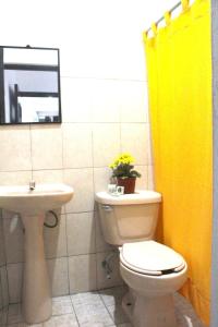 Ένα μπάνιο στο Private room with king size bed num023