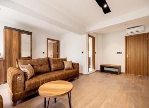 A seating area at Türkler Suite Hotel