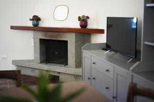 TV a/nebo společenská místnost v ubytování Appartamento “Il Corso”