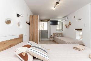 A bed or beds in a room at Lithorama