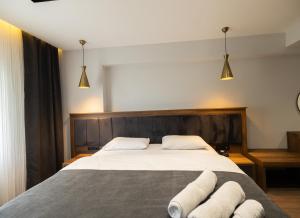 A bed or beds in a room at Türkler Suite Hotel