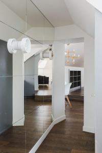 Un pat sau paturi într-o cameră la Panoramic Loft - Lollo Luxury