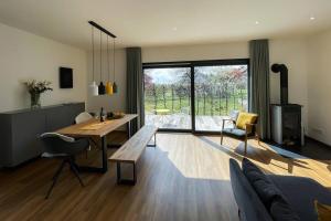 Posezení v ubytování MEH18 _ neues Ferienapartment in Seenähe