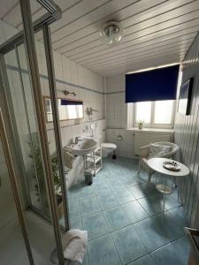 a bathroom with two sinks and two tables at zum Schwanen Garni in Buggingen