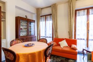 O zonă de relaxare la Casa Chanel a Marina di Carrara