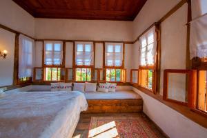 A bed or beds in a room at Meymune Valide Konağı