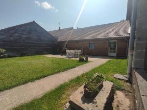 Vonkajšia záhrada v ubytovaní Gîte des trois petits oiseaux