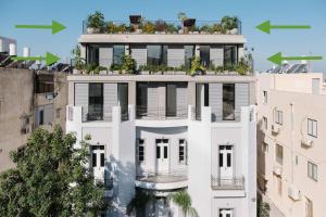 Luxury Penthouse with Roof-Top Pool - By Beach Apartments TLV