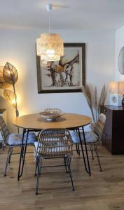 a dining room with a table and chairs at La Ciotat, appartement rénové en bord de mer in La Ciotat