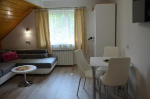 Ruang duduk di Apartament Magurka 1