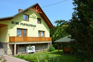 a building with a sign that reads dw margaritas at Apartament Magurka 1 in Rycerka Górna