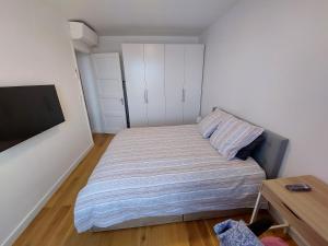 Postel nebo postele na pokoji v ubytování Cannes centre, super cosy apartment near everything