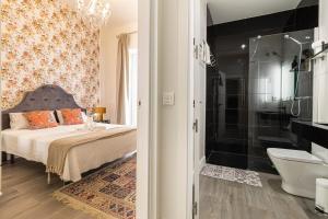a bedroom with a bed and a bathroom with a shower at Casa Palacio Rufina & Jardines in Jerez de la Frontera +37 photos
