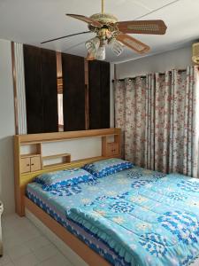 Postel nebo postele na pokoji v ubytování Popular Condo by Jintana
