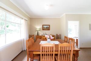 Χώρος καθιστικού στο Lowestoffe Country Lodge - Trout