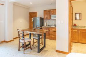 Una cocina o zona de cocina en Residencias Samara