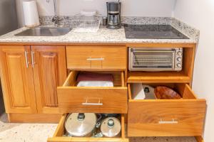 Una cocina o zona de cocina en Residencias Samara