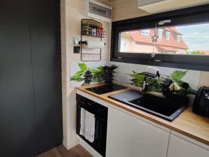 Kuchyň nebo kuchyňský kout v ubytování Mariolas Tinyhouse