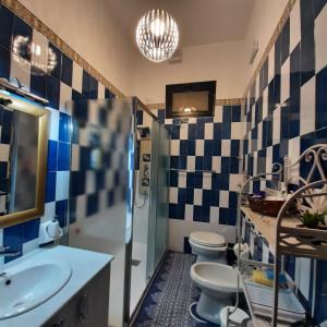 Phòng tắm tại Mirabilia Arab House