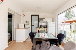 Charming Unit with Pool and Great Amenities的厨房或小厨房