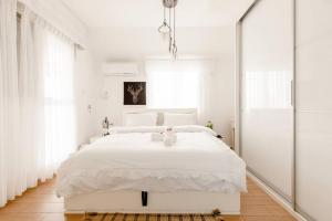Charming Unit with Pool and Great Amenities客房内的一张或多张床位