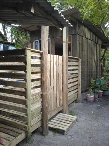 a wooden fence in front of a building at Quarto do Madruga in Ilha do Mel