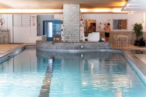 Bazén v ubytování Hotel Bären nebo v jeho okolí
