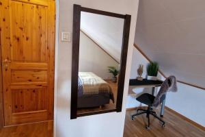 Postel nebo postele na pokoji v ubytování Northern lights central apartment