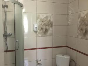 Bilik mandi di Inn Alibi +42 gambar