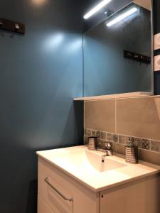 a bathroom with a sink and a mirror at LE ORANGE - Confort - Wifi - Entre Gare et Centre in Quimper