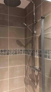 a shower with a glass door in a bathroom at LE ORANGE - Confort - Wifi - Entre Gare et Centre in Quimper