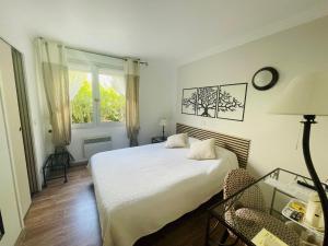 Postel nebo postele na pokoji v ubytování Hôtel Ulysse Montpellier Centre