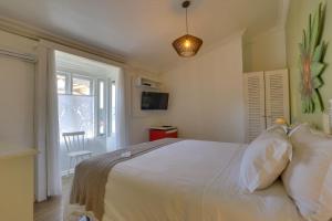 Cama ou camas em um quarto em Chez Louise et Louis Pé na Areia