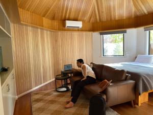 Grape Juice Retreat Rustic romantic gateway 5mins to beaches & town 휴식 공간
