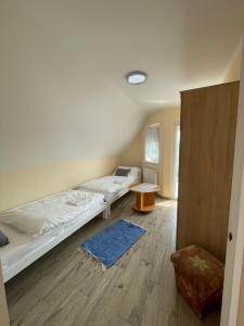 Posteľ alebo postele v izbe v ubytovaní Siófok apartman