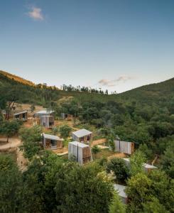 una vista aérea de una casa en una colina en Syntony Hotels - Paradinha Village en Arouca