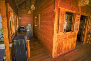 a hallway of a wooden cabin with a door at Villa Motu Bingin in Uluwatu