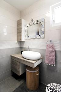 Kúpeľňa v ubytovaní Luxury apartment Duće with private pool