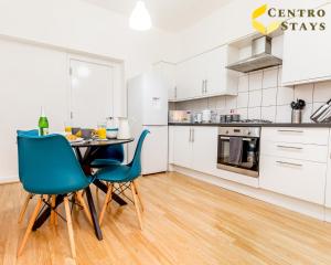 a kitchen and dining room with a table and chairs at Entire 2BR House 4beds Walk to Town Ctr in Northampton