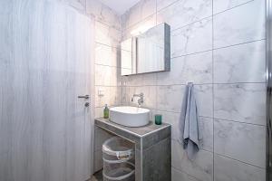 Koupelna v ubytování E & D family apartment by the sea + 60 fotografií