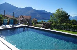 a swimming pool with a view of the mountains at Casa Fontanera in Gravedona