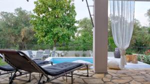 Balkón alebo terasa v ubytovaní Kanakades Olive Cottage