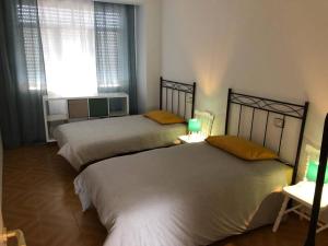 a bedroom with two beds and a window at Piso Costa Da Morte_Camariñas in Camariñas