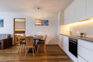 A kitchen or kitchenette at Residence Stefansdorf