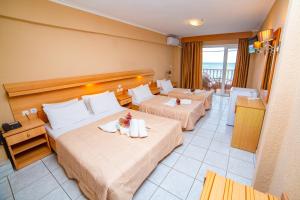 A bed or beds in a room at THEMIS BEACH