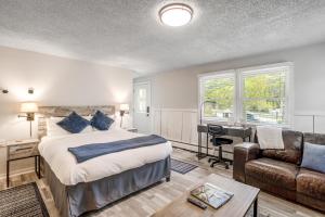a bedroom with a bed and a desk and a couch at Shredders & Hikers Delight in Vail